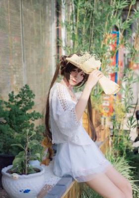 中大女生的沙龙室_DVD在线播放